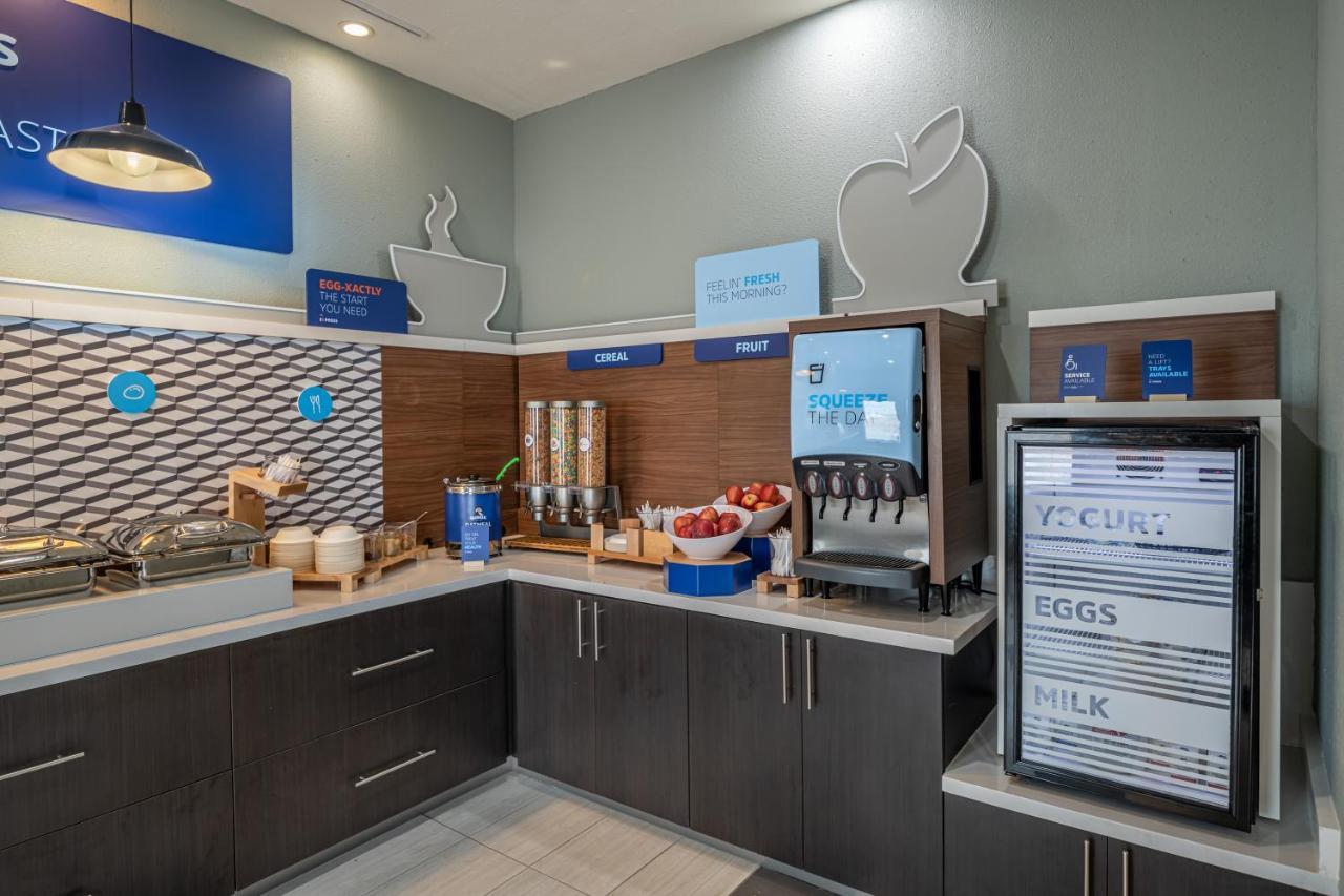 Holiday Inn Express & Suites N Waco Area - West By Ihg Buitenkant foto