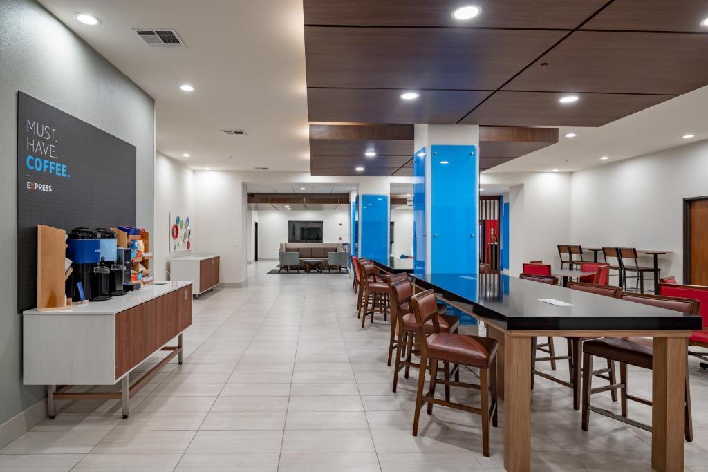 Holiday Inn Express & Suites N Waco Area - West By Ihg Buitenkant foto